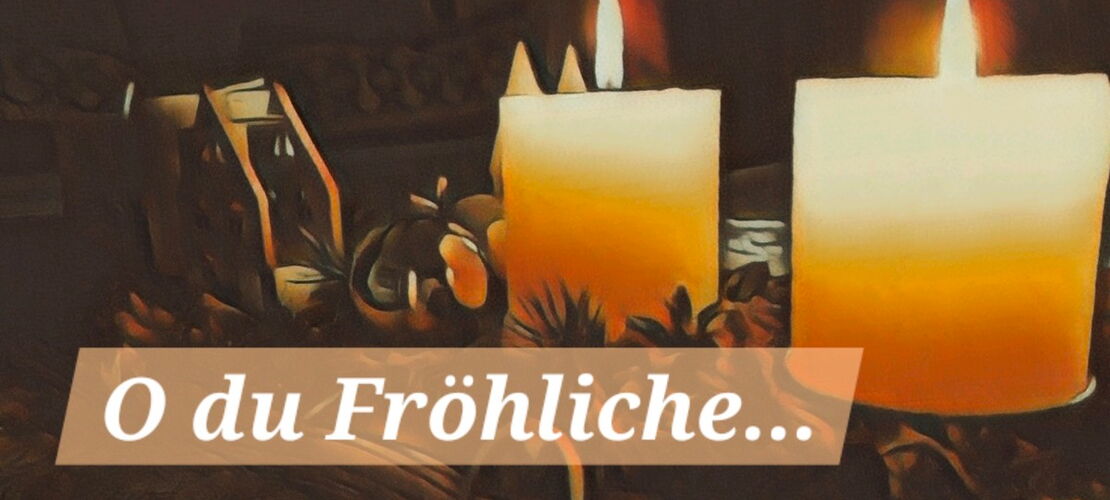 Brennende Kerzen auf dem Adventskranz