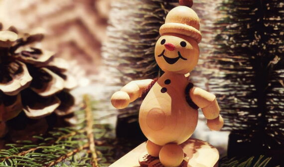 Schneemann aus Holz