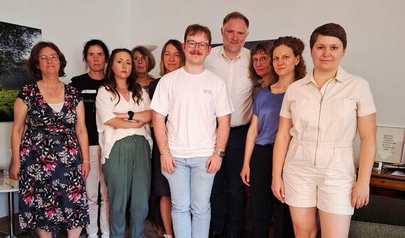 Gruppenbild um Frau Eisinger und Peter Aumer