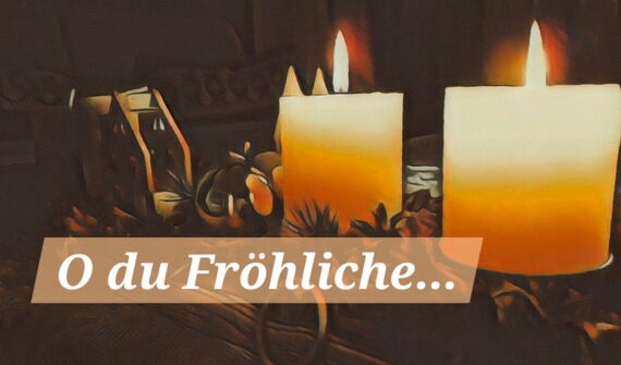 Brennende Kerzen auf dem Adventskranz